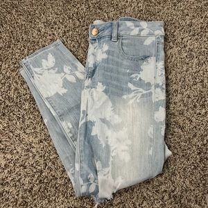 AMERICAN EAGLE FLORAL DISTRESSED CROPPED SKINNY JEANS SIZE 4
